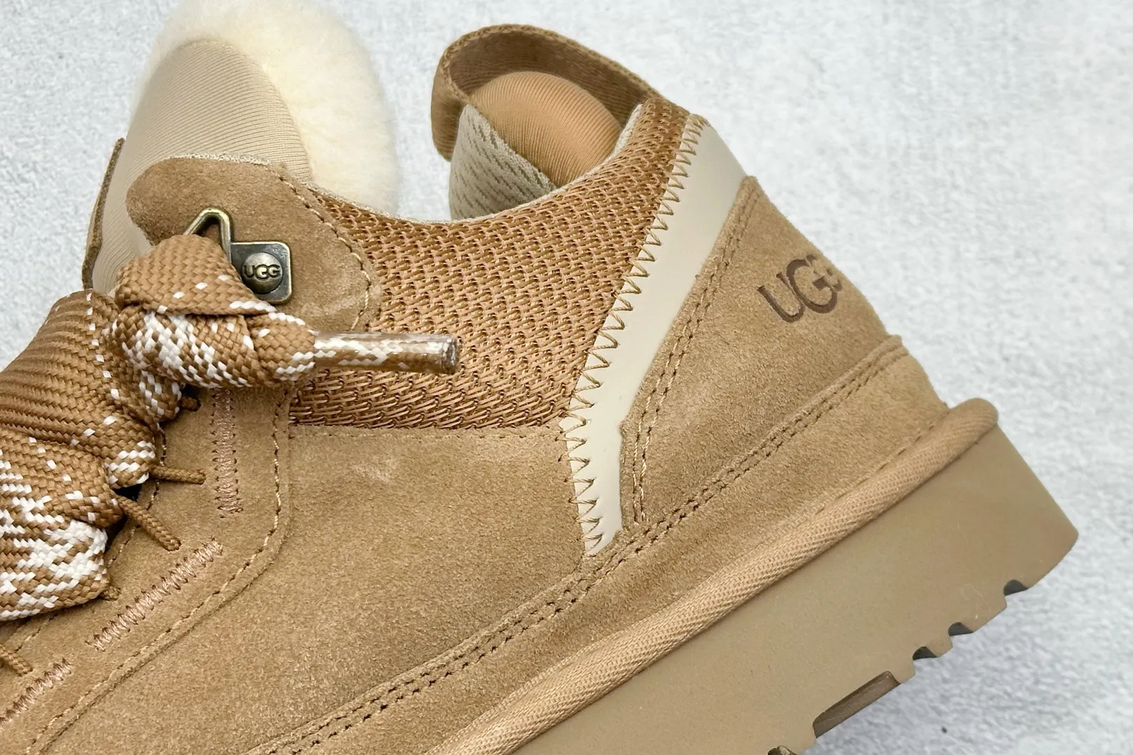 🐲💰 560 Support store UGG sheepskin all-in-one snow boots Mel style upper design, recycled ballistic canvas mesh, high-quality suede upper, two-color flat shoelaces. The inner material of the shoe is made of Longfeng sheep fur. Furry lining keeps warm and locks in heat. The sole material is a comfortable Treadlite by UGG EVA light wing outsole. Item number: 1144032 Size: 35-45